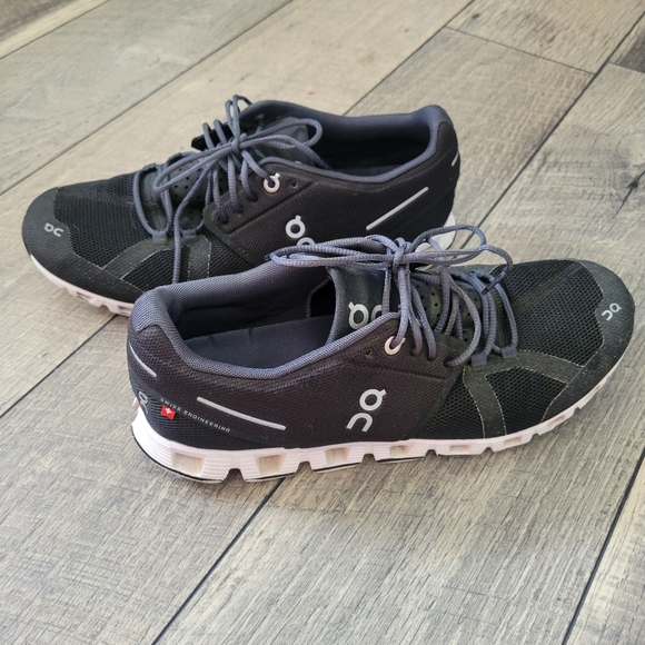 ON Running Cloud 5 Black White Shoes Sneaker Woman's Sz 9.5 - Picture 8 of 11